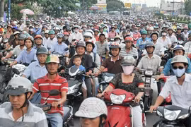 Bộ Tài chính đồng ý với kiến nghị của Bộ Giao thông Vận tải là dừng thu phí đối với xe máy