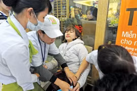 Hơn 20 người phải vào viện trong đó có bao gồm nhân viên và khách hàng.