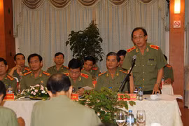 Thiếu tướng Lê Đông Phong (đứng) - Ảnh: Cổng thông tin điện tử Công an TP.HCM