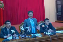 Ông Phan Đăng Long (đứng) cho biết từng có dư luận về bà Châu Thị Thu Nga khi bà Nga ứng cử đại biểu Quốc hội