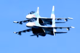 Su-30MK2 bay huấn luyện ở Trường Sa