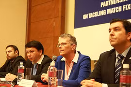  79 công ty nước ngoài cho đặt cược bóng đá ở Việt Nam Thứ 7, 21/03/2015 04:44:20 (GMT+7) TT - Đây là thông tin được bà Norris Julie Therese - người quản lý điều hành dự án phòng chống tiêu cực của Interpol - nói trong cuộc họp báo sau hội nghị FIFA/Inte