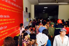 Hàng trăm cư dân tòa B CT5 hoảng loạn khi xảy ra cháy.