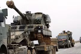 Thổ Nhĩ Kỳ điều binh sĩ cùng xe tăng, pháo hạng nặng vào Iraq. Ảnh: Sputnik