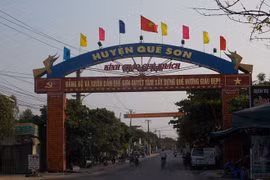 Huyện Quế Sơn đang "nóng" với vụ việc gà "nông thôn mới" đi vào nhà cán bộ xã.