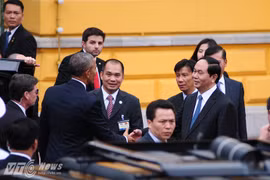 Chủ tịch nước Trần Đại Quang đón Tổng thống Obama tại Phủ Chủ tịch hôm 23/5