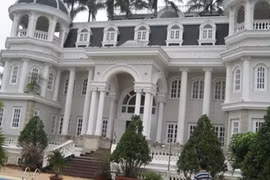 Biệt thự bề thế như tòa lâu đài của Lâm Ngọc Khuân đang được một ngân hàng quản lý.