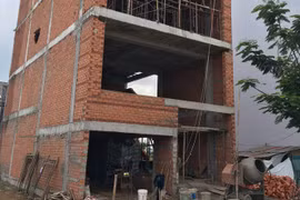 Việc cấp phép xây dựng tạm đang bị tắc bởi các quy định của pháp luật đá nhau