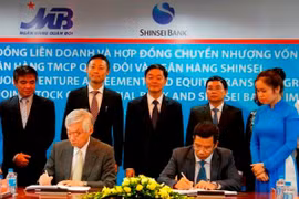 Đại diện của MB và Shinsei Bank tại lễ ký kết