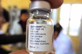 Nóng: Thêm trường hợp trẻ phản ứng sau tiêm vaccine Quinvaxem tại Hà Nội