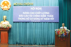 Nhặt sạn báo cáo tài chính trong hồ sơ lên sàn
