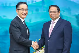Ông Kakinoki Masumi, Tổng giám đốc, Giám đốc điều hành Tập đoàn Marubeni và Thủ tướng Phạm Minh Chính (Ảnh: VGP)