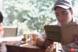 Anh Hắc Ngọc Trung.