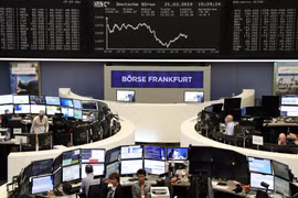 Dow Jones mất 460 điểm, chứng khoán toàn cầu đồng loạt giảm
