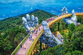 Cầu Vàng Đà Nẵng đã lọt top những cây cầu đi bộ ấn tượng nhất thế giới. 