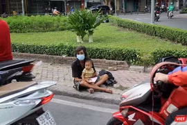 Những tấm vé số cuối cùng được bán ở vỉa hè trước khi TP.HCM giãn cách xã hội hồi tháng 6/2021