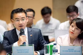 Ông Vũ Tú Thành (Phó Giám đốc khu vực, Hội đồng Kinh doanh Mỹ - ASEAN), bên trái. Ảnh nhân vật cung cấp.