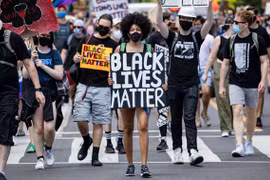 Phong trào Black Lives Matter tiếp tục dâng cao. Ảnh: CNN.