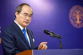 "Một ngày sau, cha tôi nói: Được rồi, con hãy đến Mỹ và cho cha biết con học được những gì", ông Nguyễn Thiện Nhân kể lại. (Ảnh: Lê Anh Tuấn)