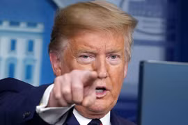 Tổng thống Donald Trump và báo giới Mỹ đang có cuộc khẩu chiến gay gắt xoay quanh các nỗ lực chống Covid-19 của chính quyền ông (Ảnh: Internet)