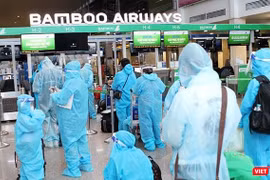 Chi phí 5 chuyến bay đón công dân từ TP. Hồ Chí Minh và các tỉnh phía Nam có nguyện vọng trở về Hà Tĩnh được trích từ Quỹ Phòng, chống dịch COVID-19 tỉnh. Tập đoàn FLC thông qua Hãng Hàng không Bamboo Airway hỗ trợ giảm 50% chi phí (tương ứng số tiền 1,3 tỷ đồng). Ảnh: GVT.