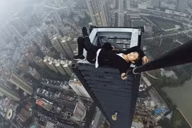 Ảnh Ngô Nịnh Vinh tự chụp từ độ cao vài trăm mét. Nguồn: Weibo