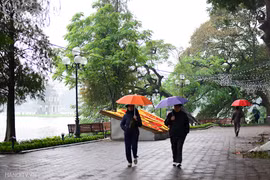 Hà Nội nhiều mây, có mưa, mưa rào và có nơi có dông, trời lạnh. Ảnh minh hoạ: Đất Việt.