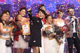 Với lượt bình chọn cao nhất , Ngọc Ánh - cô học trò dí dỏm của Vũ Cát Tường - đã trở thành Quán quân Giọng hát Việt nhí 2017.