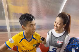 Hiệp 2 thì HLV Quang Trường mới tung Văn Đức vào sân, khi đó, lối chơi của đội bóng xứ Nghệ mới khởi sắc hơn chút.. Ảnh SLFC.
