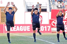"Đúng là điều này đáng báo động khi các trọng tài FIFA lần lượt không tiếp tục nữa vì nhiều lý do" trưởng ban trọng tài Dương Văn Hiền nói.