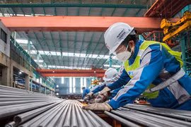 12 doanh nghiệp tôn mạ và ống thép nội địa sẽ bị thiệt hại nghiêm trọng nếu áp thuế chống bán phá giá thép cán nóng Trung Quốc. Ảnh: Bloomberg.