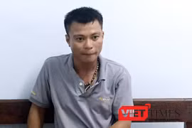 Nghi phạm Lê Tấn Tài tại cơ quan công an