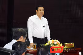 Sáng ngày 5/10, Chủ tịch UBND TP.Đà Nẵng Huỳnh Đức Thơ đã "truy" Giám đốc Sở GTVT và các lãnh đạo Sở này vì cẩu thả để xảy ra tình trạng ùn tắc giao thông liên quan đến cấm đường thi công nút giao thông phía Tây cầu Sông Hàn.