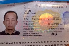 Hành khách Yang Yong (quốc tịch Trung Quốc, số hộ chiếu E64640663) bị cơ quan chức năng xử phạt vì hành vi lục túi xách của người khác trên cùng chuyến bay.