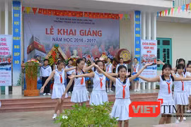 Sáng 5/9, thầy trò trường THCS Hoàng Sa Đà Nẵng nô nức bước vào năm học mới.