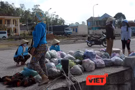  Lý Sơn bị cô lập dài ngày khiến hàng hóa không chuyển được ra đảo nên nguồn thực phẩm có nguy cơ bị cạn kiệt