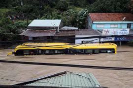 Miền Trung ngập trong biển nước