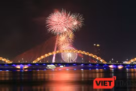 Đà Nẵng sẽ bắn pháo hoa chào năm mới từ sà lan trên sông Hàn