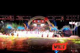 ối 24/9, Đại hội thể thao bãi biển châu Á 2016 đã chính thức khai mạc tại Đà Nẵng, với sự tham gia của hơn 6.500 VĐV, HLV, quan chức đến từ 42 quốc gia, vùng lãnh thổ.
