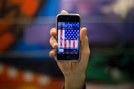 Muốn mua iPhone sản xuất tại Mỹ? Khách hàng phải chi rất nhiều tiền (ảnh: Reuters)