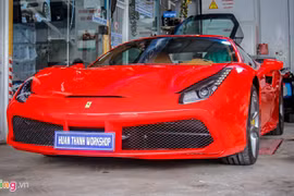 Mẫu coupe thể thao Ferrari 488 GTB trang bị bộ bodykit hàng hiệu Novitec Rosso được thực hiện bởi một xưởng độ ở Đà Nẵng.