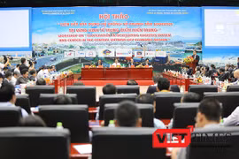 Chiều 9/11, tại Đà Nẵng, hơn 200 đại biểu đến từ các cơ quan nghiên cứu, các chuyên gia kinh tế, đại diện các tỉnh miền Trung, cùng đại diện các doanh nghiệp trong và ngoài nước đã cùng họp bàn về phát triển logistics tại khu vực