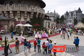 Tổng cục Du lịch và Hiệp hội du lịch Việt Nam vừa công bố vinh danh Khu du lịch Bà Nà Hills (Đà Nẵng) là Khu du lịch hàng đầu Việt Nam năm 2016.