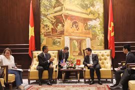 Bộ trưởng Nguyễn Mạnh Hùng tiếp ông Ajit Pai