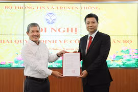 Thứ trưởng Nguyễn Thành Hưng trao Quyết định bổ nhiệm cho ông Đỗ Công Anh 