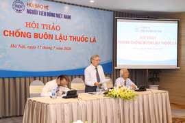 Ông Nguyễn Mạnh Hùng – Chủ tịch Hội Bảo vệ người tiêu dùng - phát biểu tại hội thảo (Ảnh: Mai Trinh) 