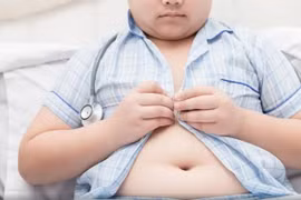 Ngày càng nhiều trẻ bị béo phì vì chế độ dinh dưỡng không hợp lý (Ảnh minh hoạ) 