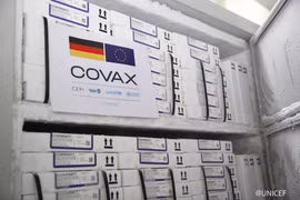 Lô vaccine COVID-19 được hỗ trợ qua cơ chế COVAX về đến Việt Nam (Ảnh - UNICEF) 