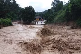 Bão lũ gây thiệt hại nặng nề cho người dân (Ảnh: Trung tâm Dự báo Khí tượng Thuỷ văn Quốc gia) 
