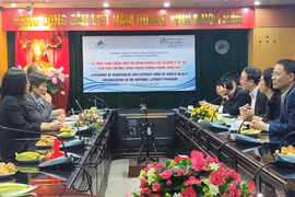 Lễ trao tặng thuốc điều trị bệnh phong của Tổ chức Y tế Thế giới (WHO) cho chương trình phòng, chống phong quốc gia (Ảnh - Minh Thuý) 